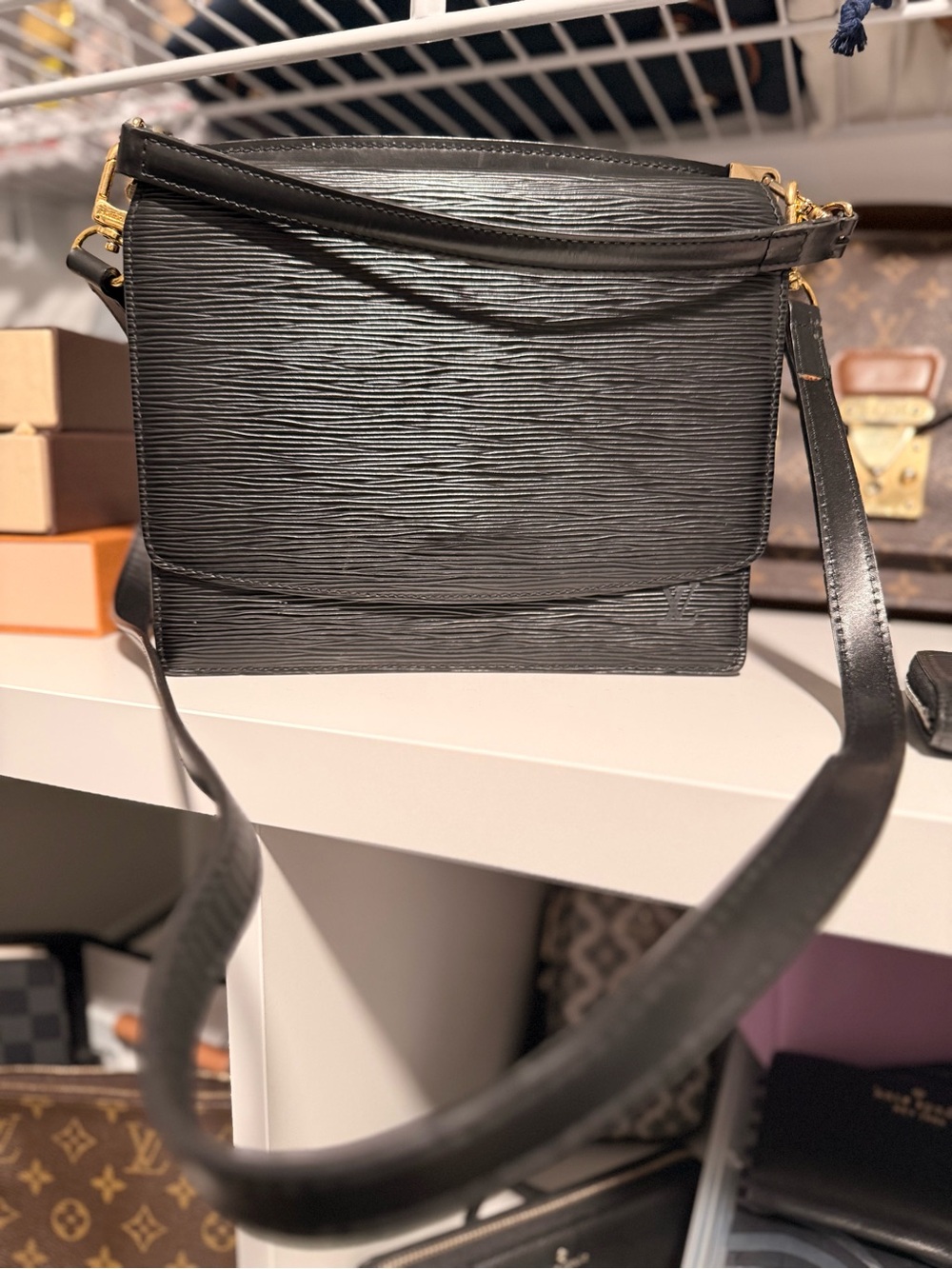 Bundle Louis Vuitton Black Epi Leather Crossbody with Gold Hardware and wallet - Picture 4 of 11